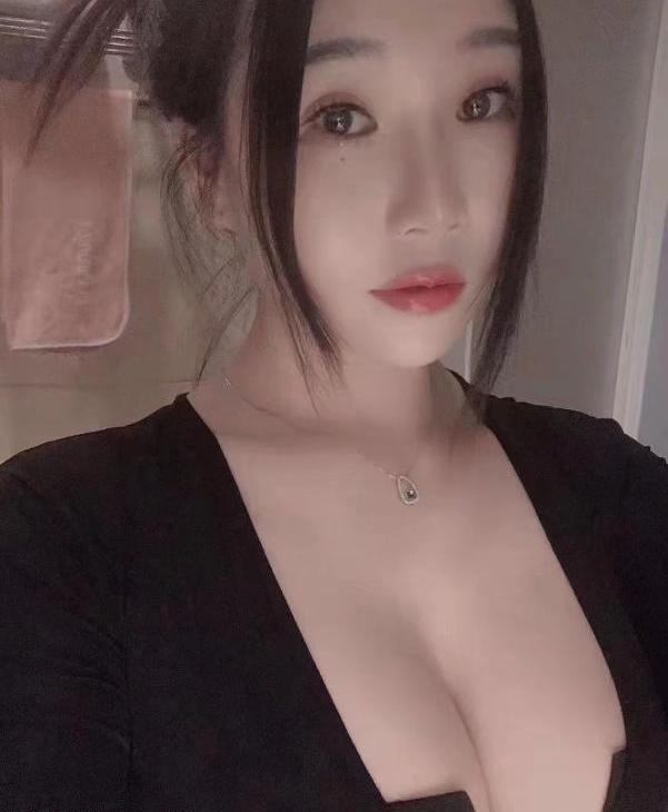 口爆气质大胸妹子