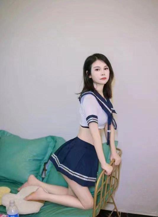 私教小潘莲