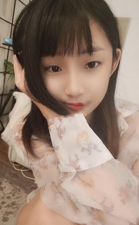 清纯小妹子