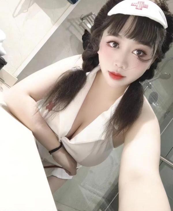 可爱巨乳妹子